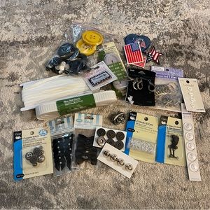 Misc sewing supplies.